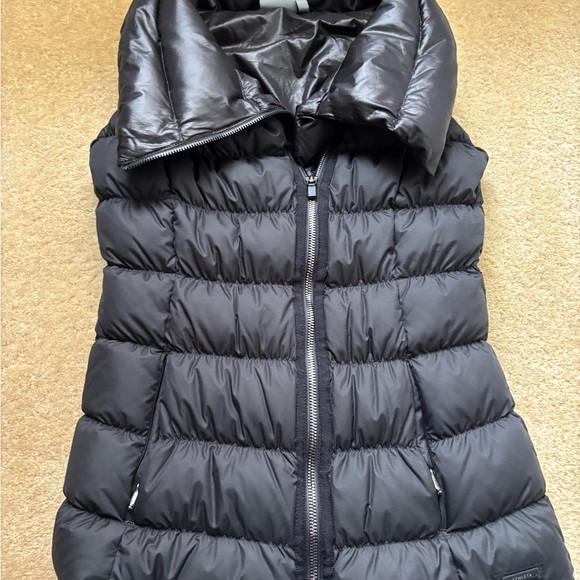 Athleta Black & White Puffer Vests - Picture 7 of 8